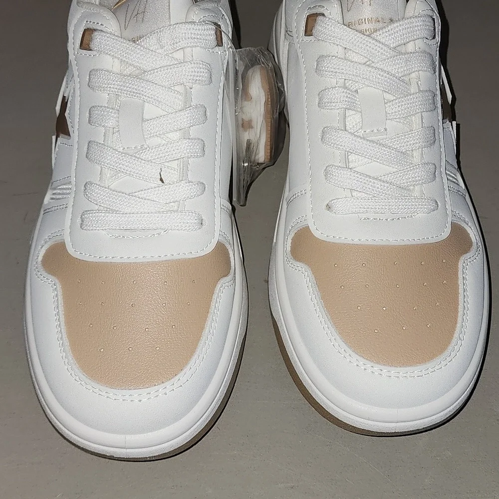 Vintage Havana Brand New White and Nude  Star Sneakers